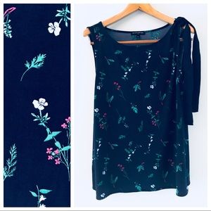 BR floral ribbon-tie shoulder sleeveless blouse L